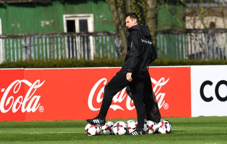 El exfutbolista alemán Miroslav Klose, en un entrenamiento en Kamen-Kaiserau el 24 de marzo de 2017 (Patrik Stollarz)