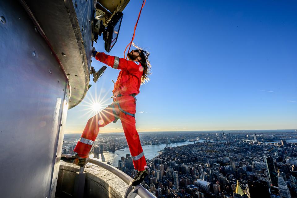 Jared Leto climbs the Empire State Building to announced Thirty Seconds to Mars' world tour.