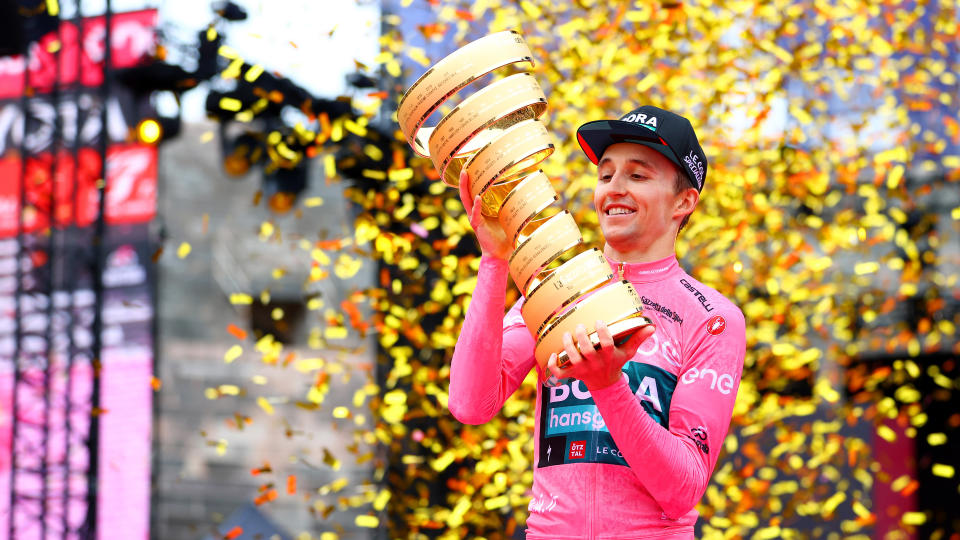 VERONA, ITALY - MAY 29: Jai Hindley of Australia and Team Bora - Hansgrohe Pink Leader Jersey celebrates at podium with the  Trofeo Senza Fine as overall race winner during the 105th Giro d'Italia 2022, Stage 21 a 17,4km individual time trial stage from Verona to Verona / ITT / #Giro / #WorldTour / on May 29, 2022 in Verona, Italy. (Photo by Michael Steele/Getty Images)