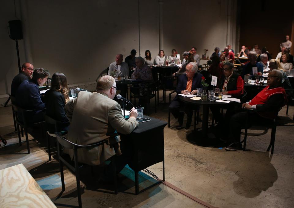 Jason Frakes hosted Better Derby Betting panel Wednesday night  at Ten20 Craft Brewery.April 27, 2022