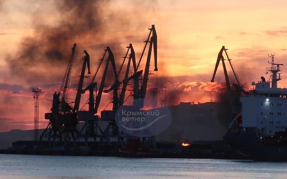 The Novocherkassk burns in the port of Feodosia