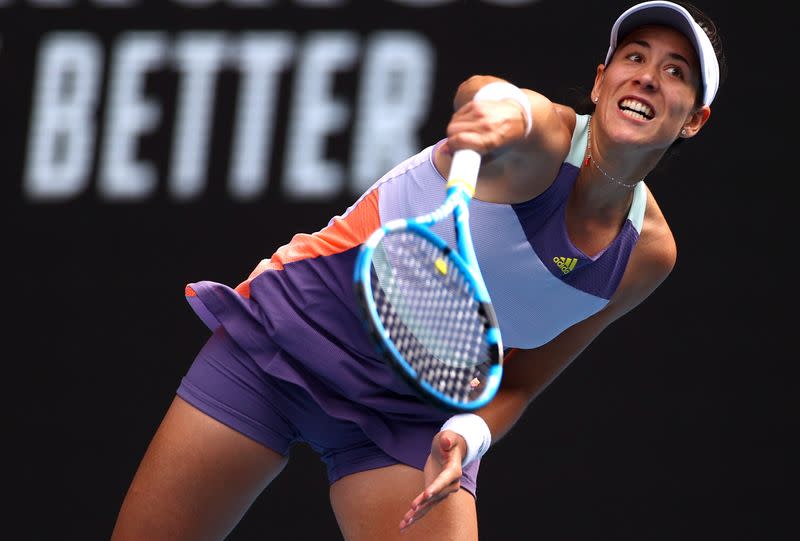 Foto del lunes de la tenista española Garbiñe Muguruza durante su partido ante la holandesa Kiki Bertens en el Abierto de Australia