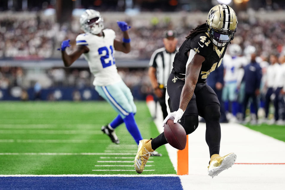 ARLINGTON, TEXAS - SEPTEMBER 15: Alvin Kamara #41 of the New Orleans Saints scores a touchdown during the second quarter at AT&T Stadium on September 15, 2024 in Arlington, Texas. (Photo by Sam Hodde/Getty Images)