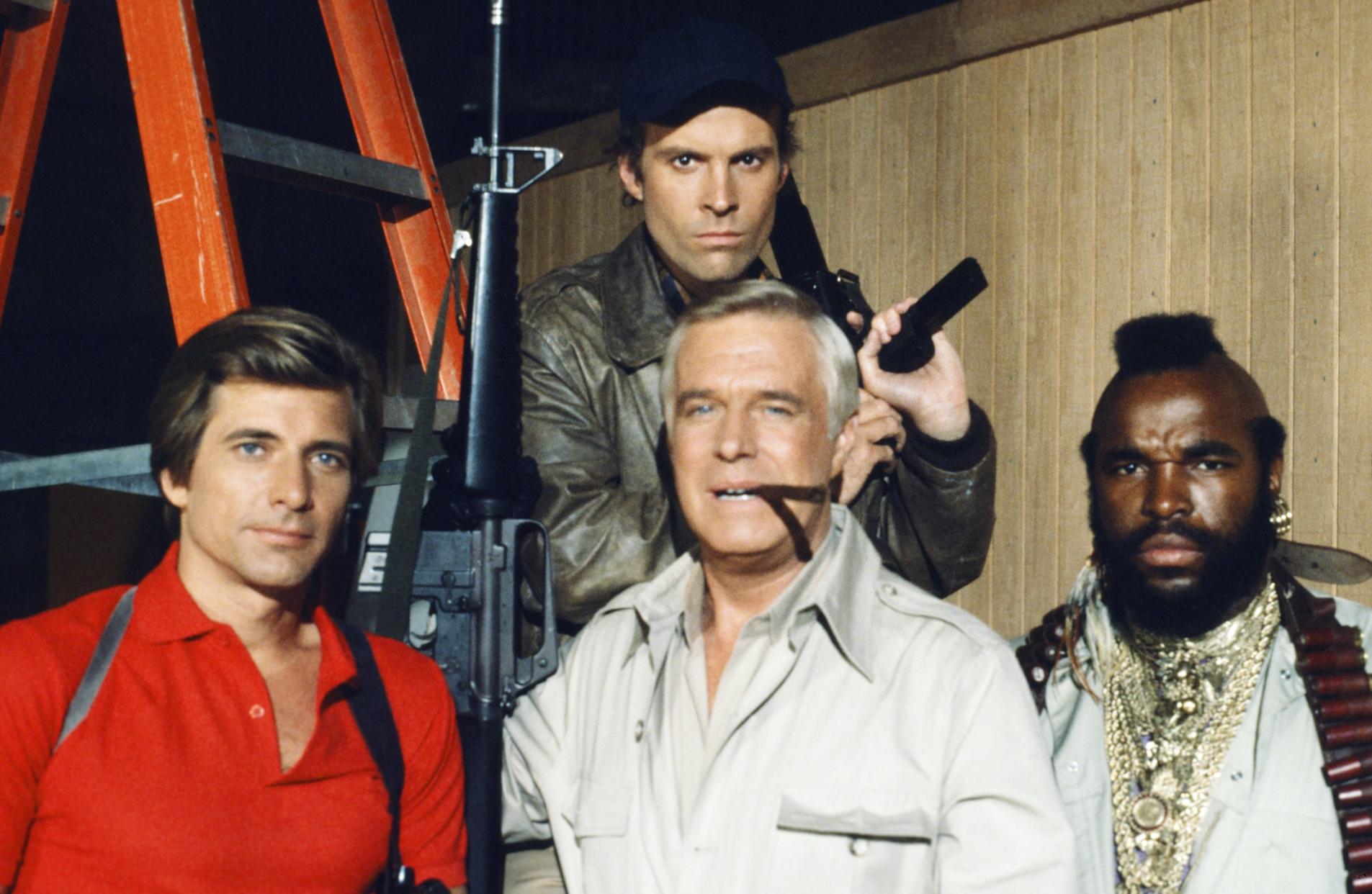 BRIGADA A -- En la foto: (de izquierda a derecha) Dirk Benedict como Templeton 'Faceman' Peck, George Peppard como John 'Hannibal' Smith, Mr. T como B.A. Baracus (atrás) Dwight Schultz como 'Howling Mad' Murdock -- Foto de: NBCU Photo Bank