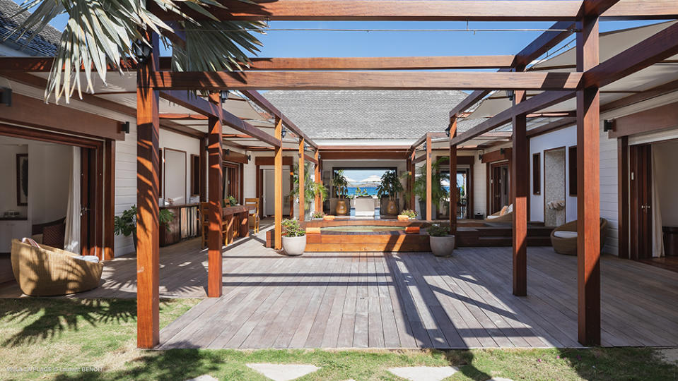 The central courtyard - Credit: Photo: Laurent Benoit for St. Barth Sotheby’s International Realty