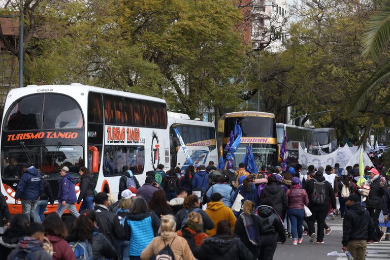 Micros que transportaron a los manifestantes a la marcha