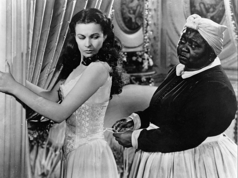 Vivien Leigh y Hattie McDaniel en ‘Gone With the Wind’ (Selznick/Mgm/Kobal/Shutterstock)