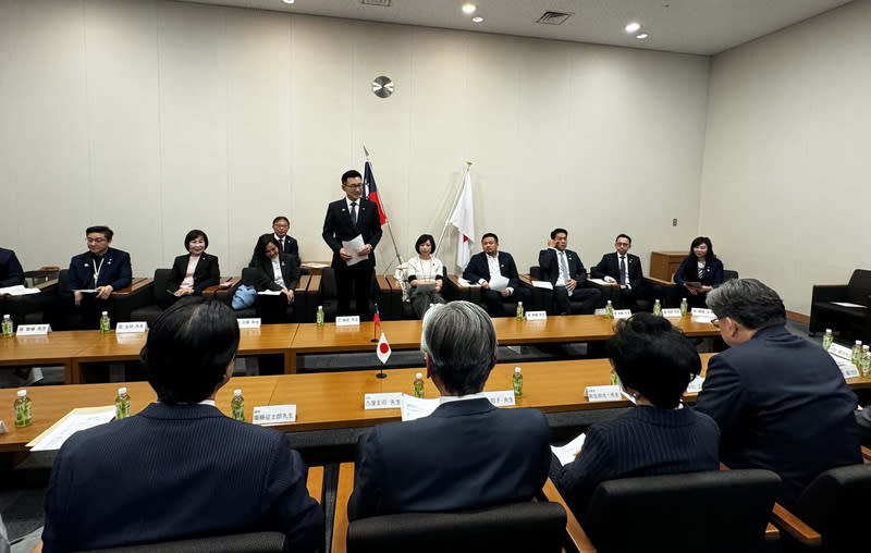 江啟臣率團訪日 日華懇國會議員熱烈歡迎 立法院副院長江啟臣率團10日抵達日本東京，參加 「亞洲太平洋國會議員聯合會」年會。13日下午部分 成員到眾議院第二議員會館與日本跨黨派國會議員組 成的「日華議員懇談會」交流。 中央社記者楊明珠東京攝 113年3月13日 