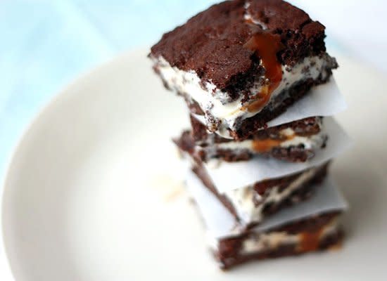 <strong>Get the <a href="http://www.yummymummykitchen.com/2011/07/brownie-and-salted-caramel-ice-cream.html" target="_hplink">Brownie and Salted Caramel Ice Cream Sandwiches recipe</a></strong>