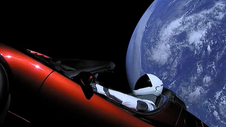 Veículo da Tesla lançado pelo Falcon Heavy rumo a Marte (Imagem: Reprodução/Tesla)