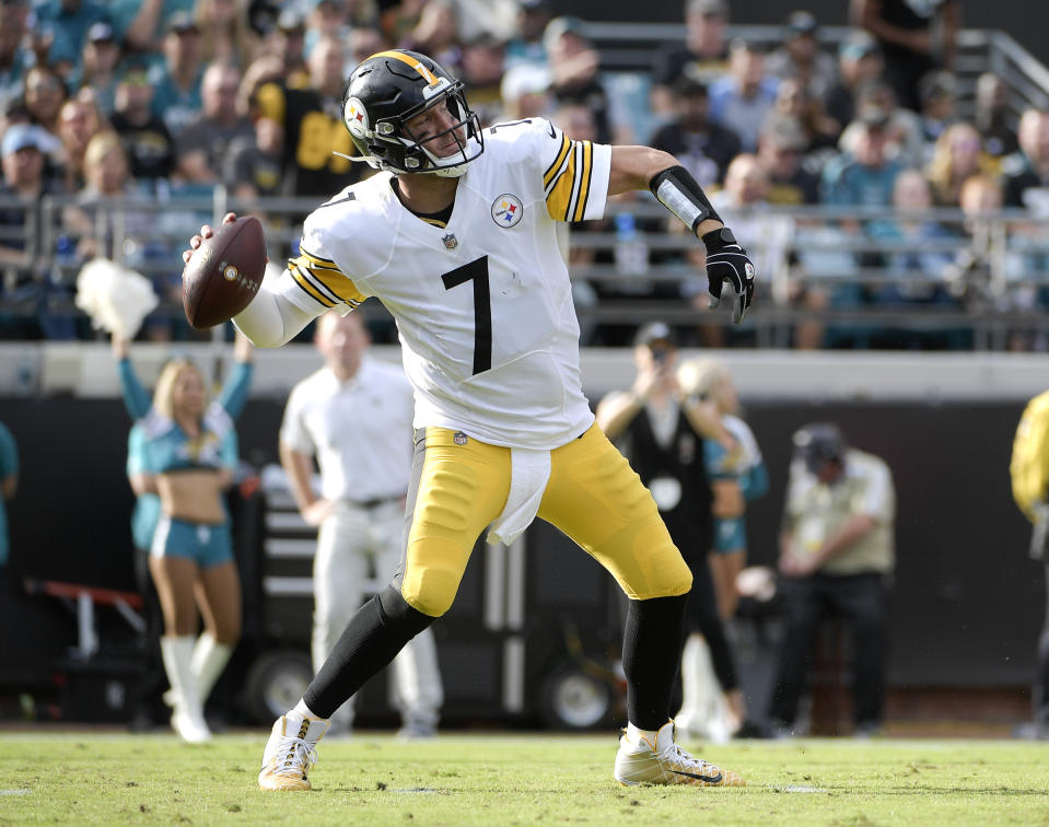 Pittsburgh Steelers quarterback Ben Roethlisberger (7) throws a 78-yard touchdown pass to receiver Antonio Brown during the second half of an NFL football game against the Jacksonville Jaguars, Sunday, Nov. 18, 2018, in Jacksonville, Fla. (AP Photo/Phelan M. Ebenhack)