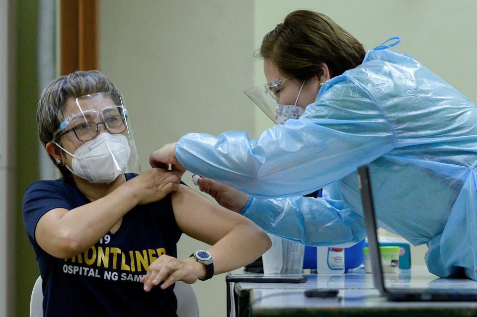 A health worker conducts mock vaccination during a simulation exercise for the coronavirus disease (COVID-19) vaccination activities, at the Universidad de Manila, in Manila, Philippines, January 19, 2021. REUTERS/Lisa Marie David