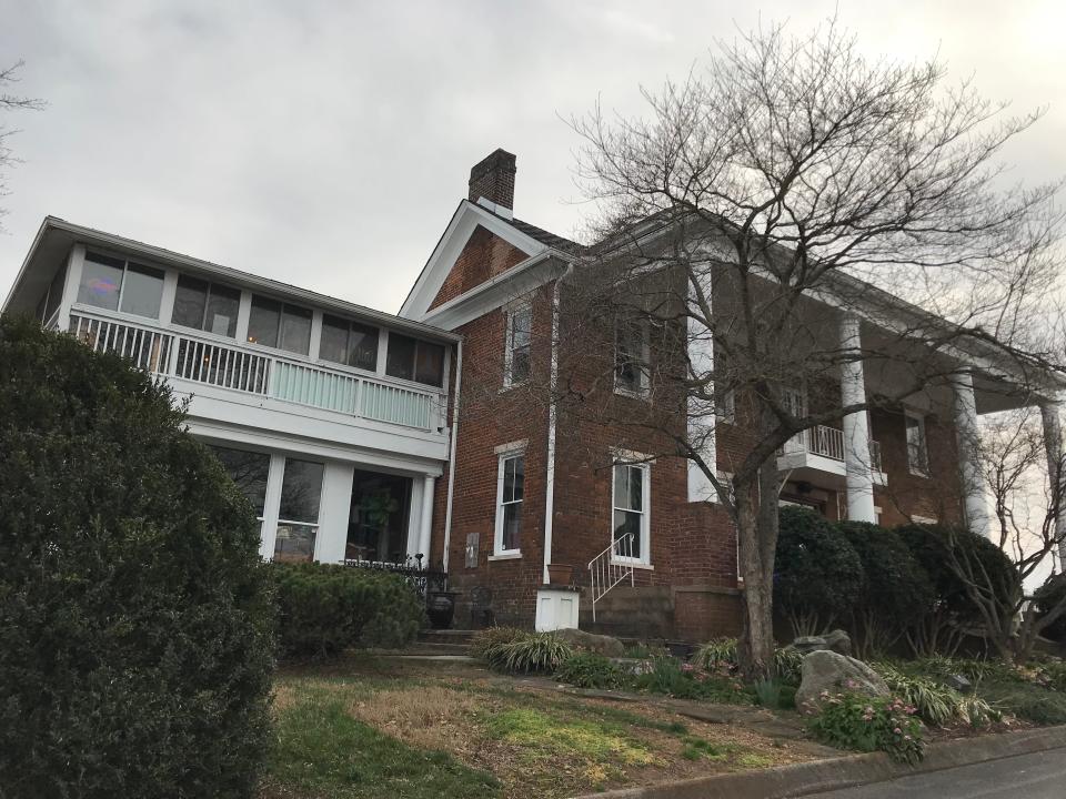 Finn’s Irish Restaurant and Tavern is in the historic, and possibly haunted, Baker Peters House at 9000 Kingston Pike.