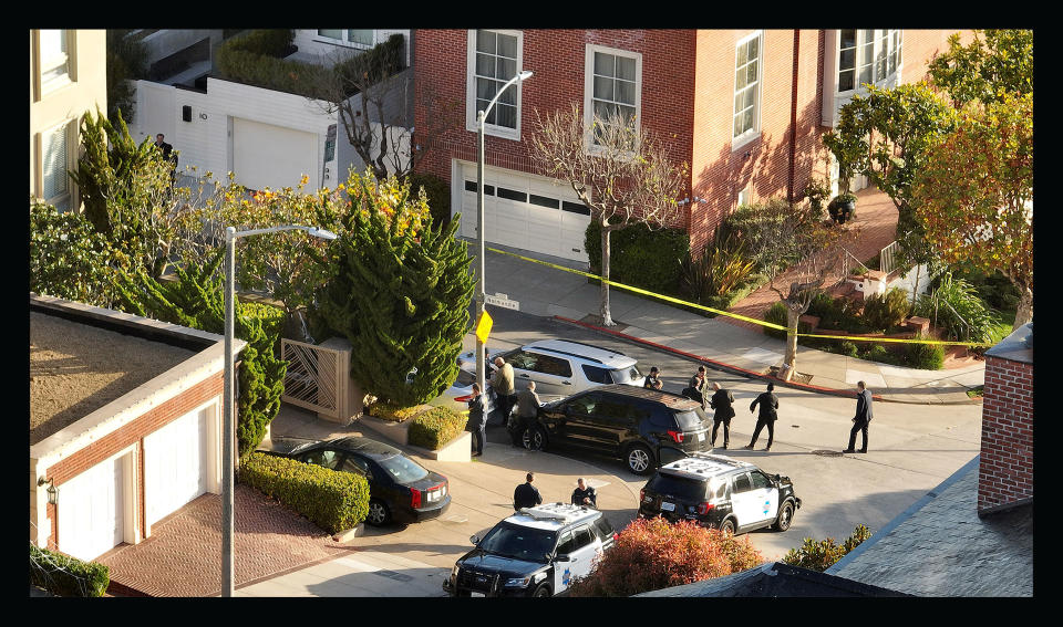 In an aerial view, San Francisco police officers and F.B.I. agents gather in front of the home of U.S. Speaker of the House Nancy Pelosi on Oct. 28, 2022 in San Francisco. Pelosi’s husband Paul was violently attacked in their home by an intruder.<span class="copyright">Justin Sullivan—Getty Images</span>