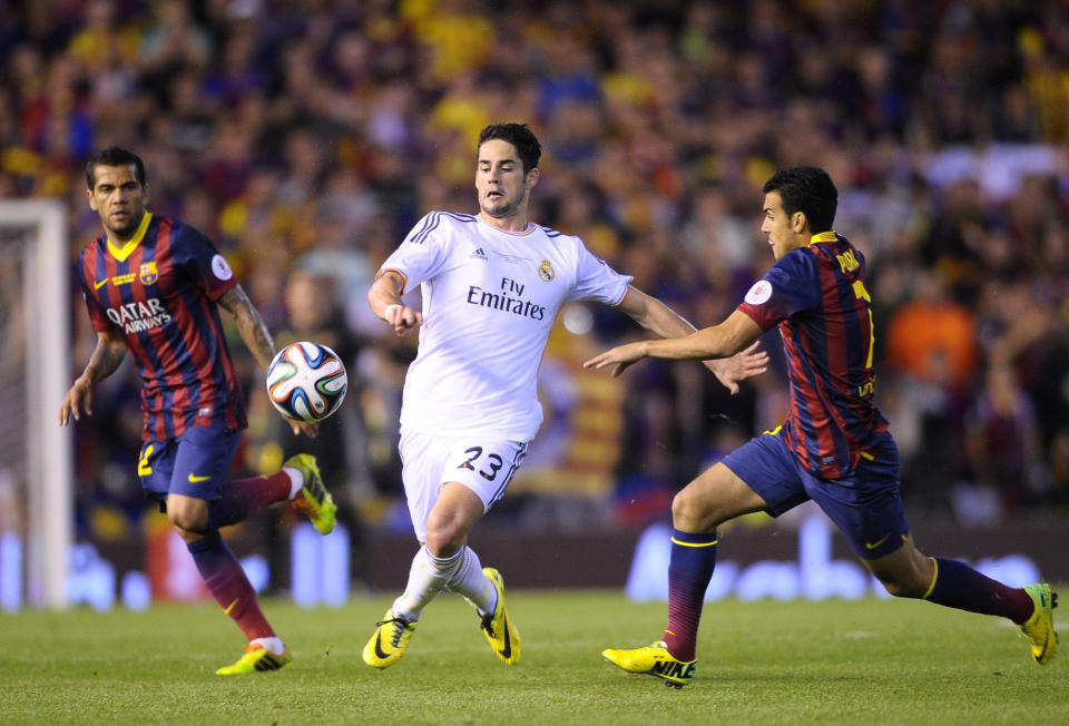 Real's Isco, center, fights for the ball with Barcelona's Pedro Rodriguez during the final of the Copa del Rey between FC Barcelona and Real Madrid at the Mestalla stadium in Valencia, Spain, Wednesday, April 16, 2014. (AP Photo/Manu Fernandez)