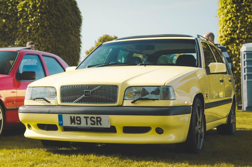 <p>As you can see, this isn’t just any run-of-the-mill 850, but the full-fat T-5R making 236bhp from its heavily turbocharged 2.3-litre five-cylinder. In its day, the performance (top speed was 155mph) would have been brutal, and today the sub-1500kg weight seems like nothing.</p>