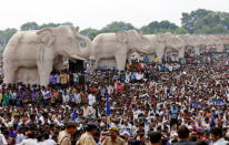 People attend an election campaign rally of Bahujan Samaj Party (BSP) chief Mayawati on the occasion of the death anniversary of Kanshi Ram, founder of BSP, in Lucknow, India, October 9, 2016. REUTERS/Pawan Kumar