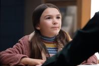 Hilde (Brooklynn Prince) beginnt mit ihrer Familie ein neues Leben. Doch die vermeintliche Kleinstadtidylle trügt. Denn über der neuen Heimat der Familie liegt ein dunkles Geheimnis, das aber niemanden zu interessieren scheint - außer Hilde. Die Mystery-Serie "Home Before Dark" (ab 3. April, Apple TV+) basiert auf wahren Ereignissen.