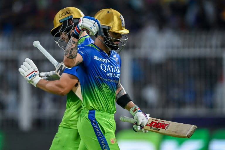 Angry: Virat Kohli (R) walks back to the pavilion after his controversial dismissal (DIBYANGSHU SARKAR)