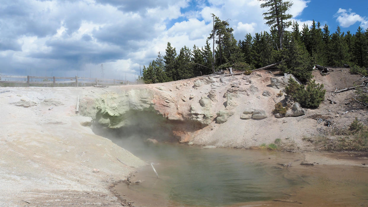  Green Dragon Spring at Yellowstone National Park, Wyoming, USA 