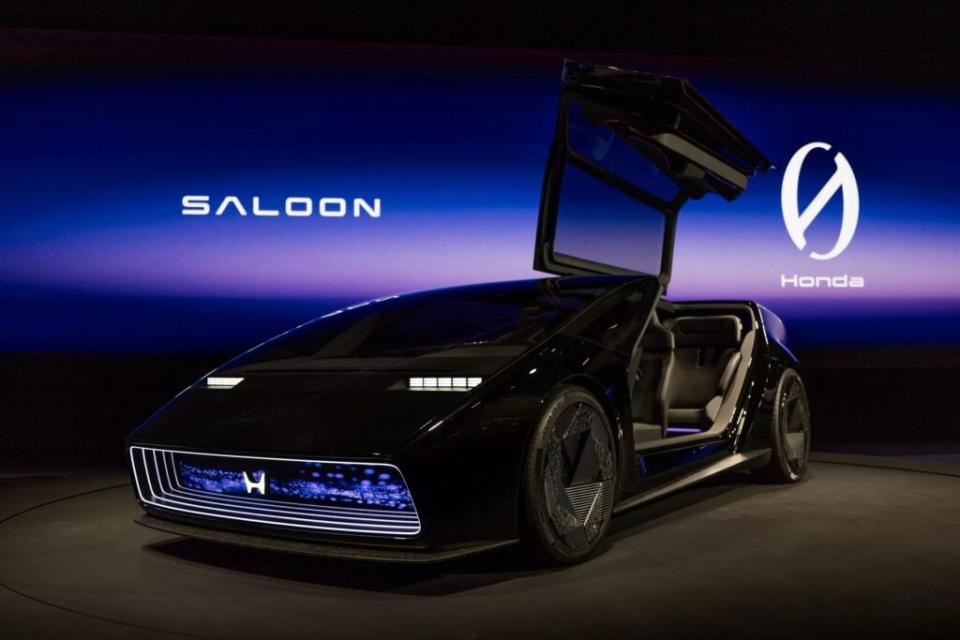 Saloon將會是未來量產車的雛形，而其超大的鷗翼門設計相當特別。(圖片來源：Honda)