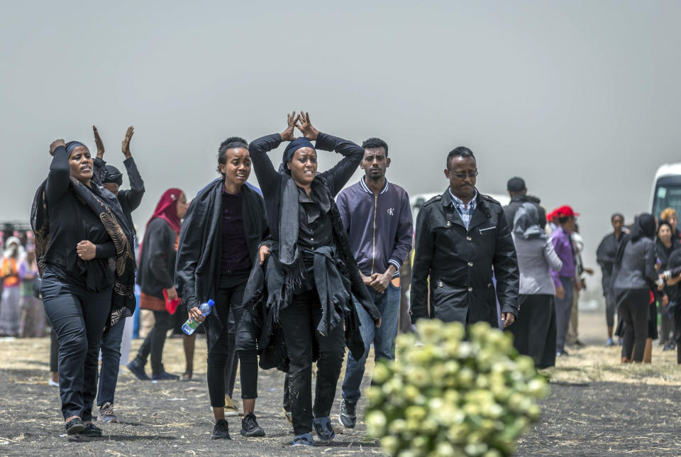 El dolor de las familias del accidente de Ethiopian Airlines en 16 fotos sobrecogedoras