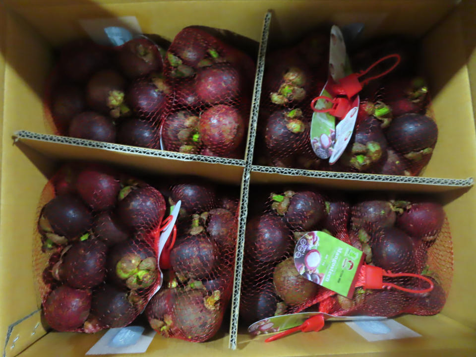 1批泰國進口「山竹（FRESH MANGOSTEEN）」，被檢出重金屬鎘超標，共2696公斤依規定退運或銷毀，沒有流入市面。（圖／食藥署提供）