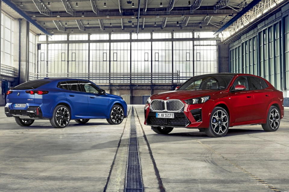 Le bleue est thermique, la rouge est électrique. Toutes les deux vont rivaliser avec une puissance équivalente de 300 ch, mais la thermique sera beaucoup moins lourde.  - Credit:BMW