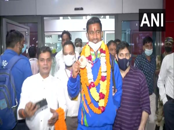 Javelin thrower Sundar Singh at Delhi Airport. (Photos/ANI)