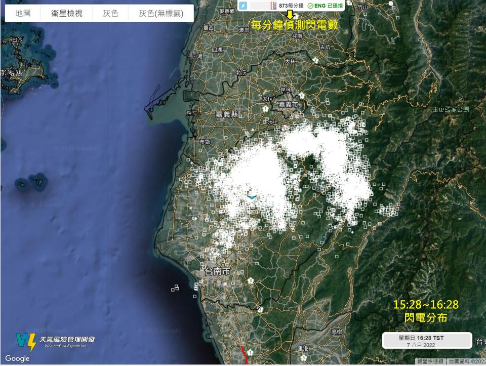 閃電監測網今下午已偵測到超過8萬筆閃電。（圖／翻攝自天氣風險 WeatherRisk臉書）