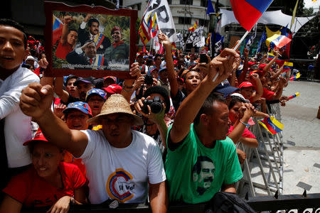 Supporters of Venezuela's President Nicolas Maduro demonstrate outside Palacio Federal Legislativo during the National Constituent Assembly's first session, in Caracas, Venezuela August 4, 2017. REUTERS/Carlos Garcia Rawlins