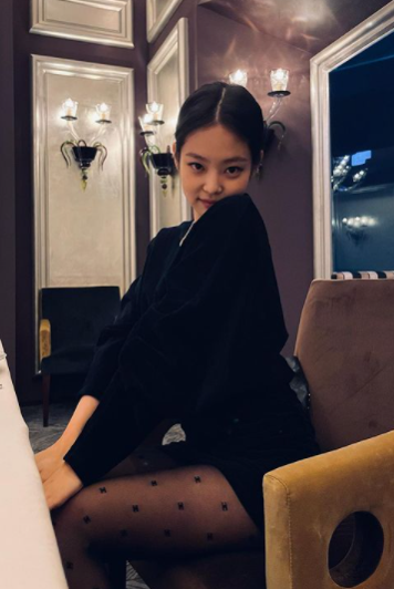 權志龍被爆與師妹Jennie熱戀。（圖／翻攝自Jennie IG）