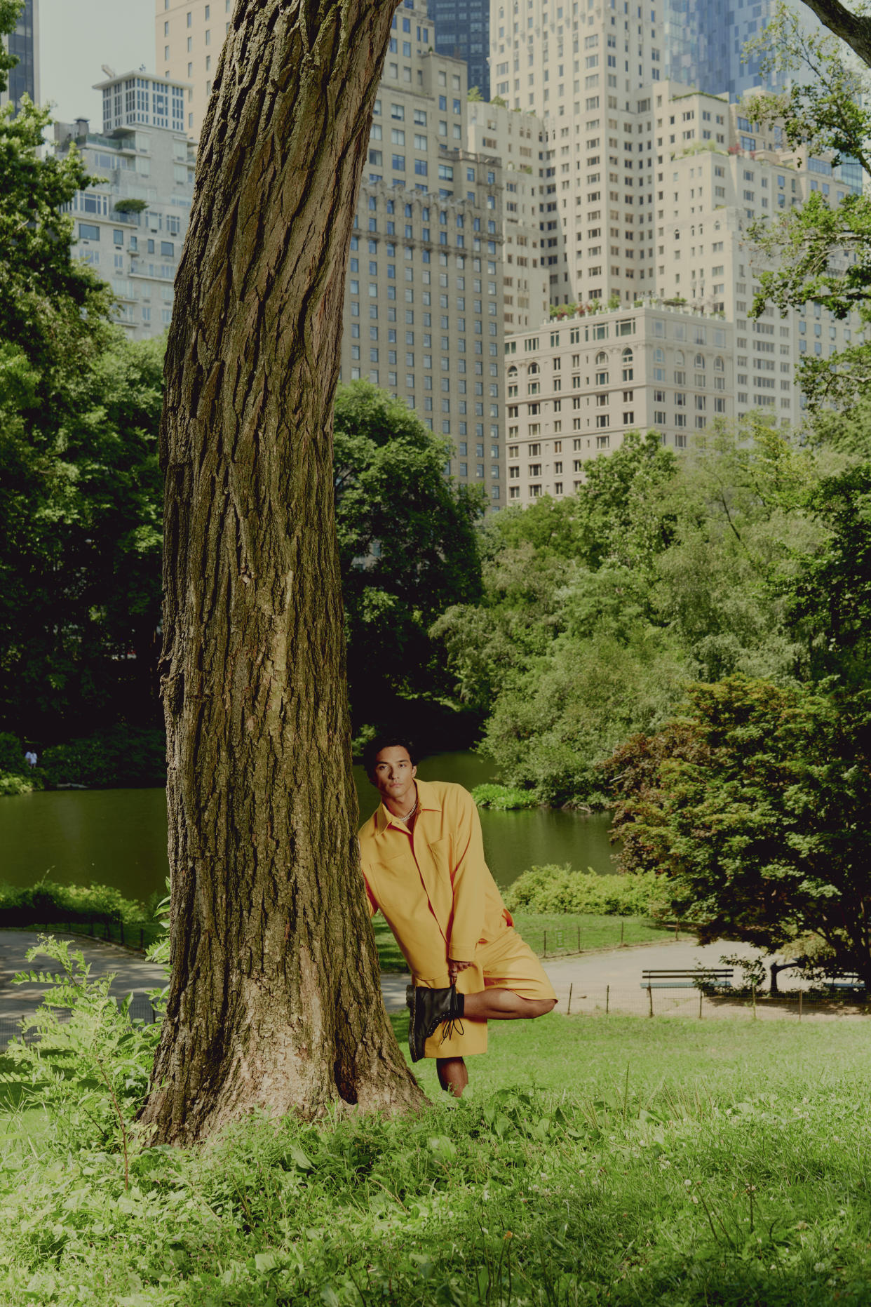 El actor Brandon Perea en Central Park en Nueva York, el 21 de julio de 2022. (Victor Llorente/The New York Times)