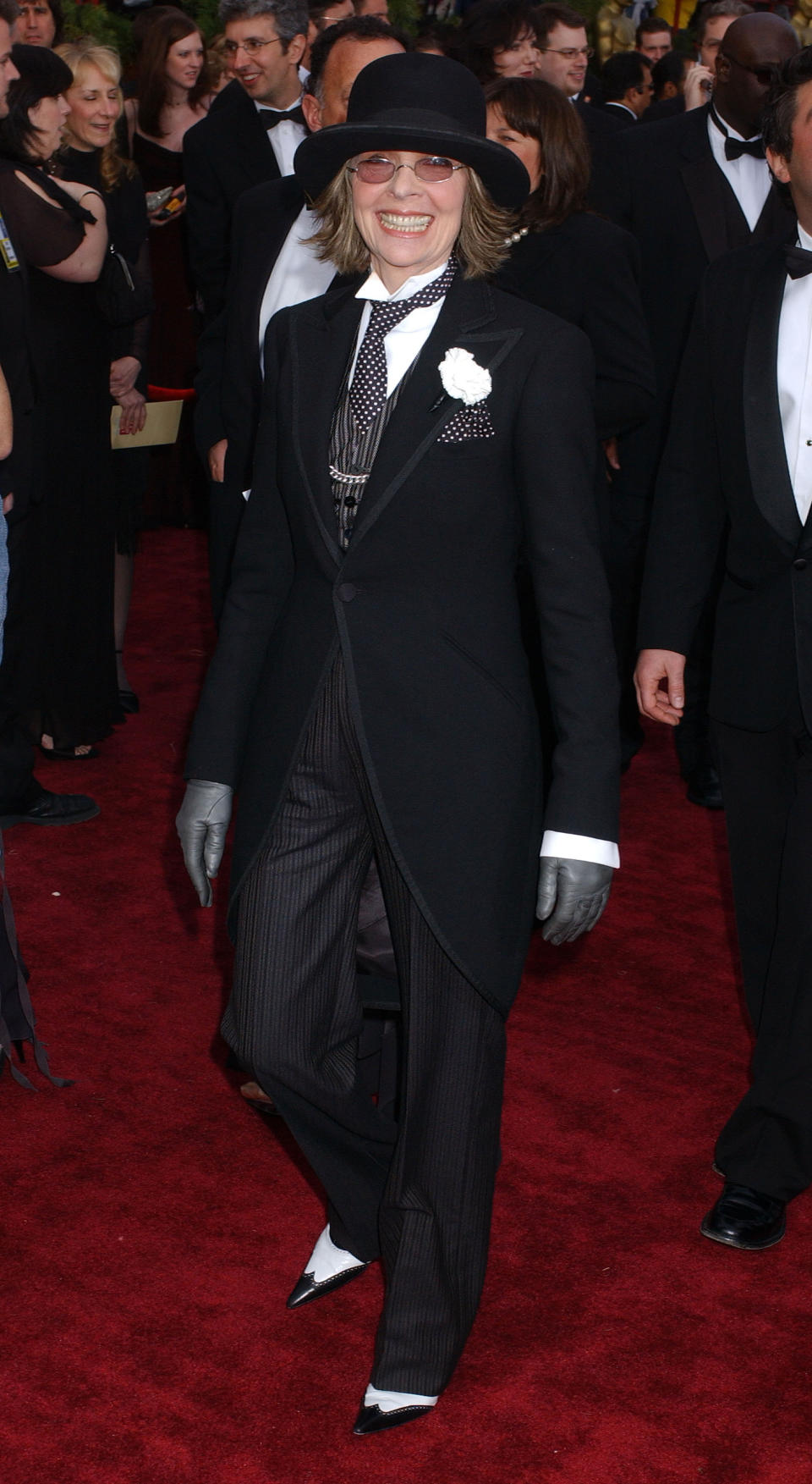 Diane Keaton in a men's suit, top hat and gloves at the Oscars. 