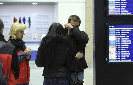 A man reacts next to Russian Emergencies Ministry members at Pulkovo airport in St. Petersburg, Russia, October 31, 2015. REUTERS/Peter Kovalev