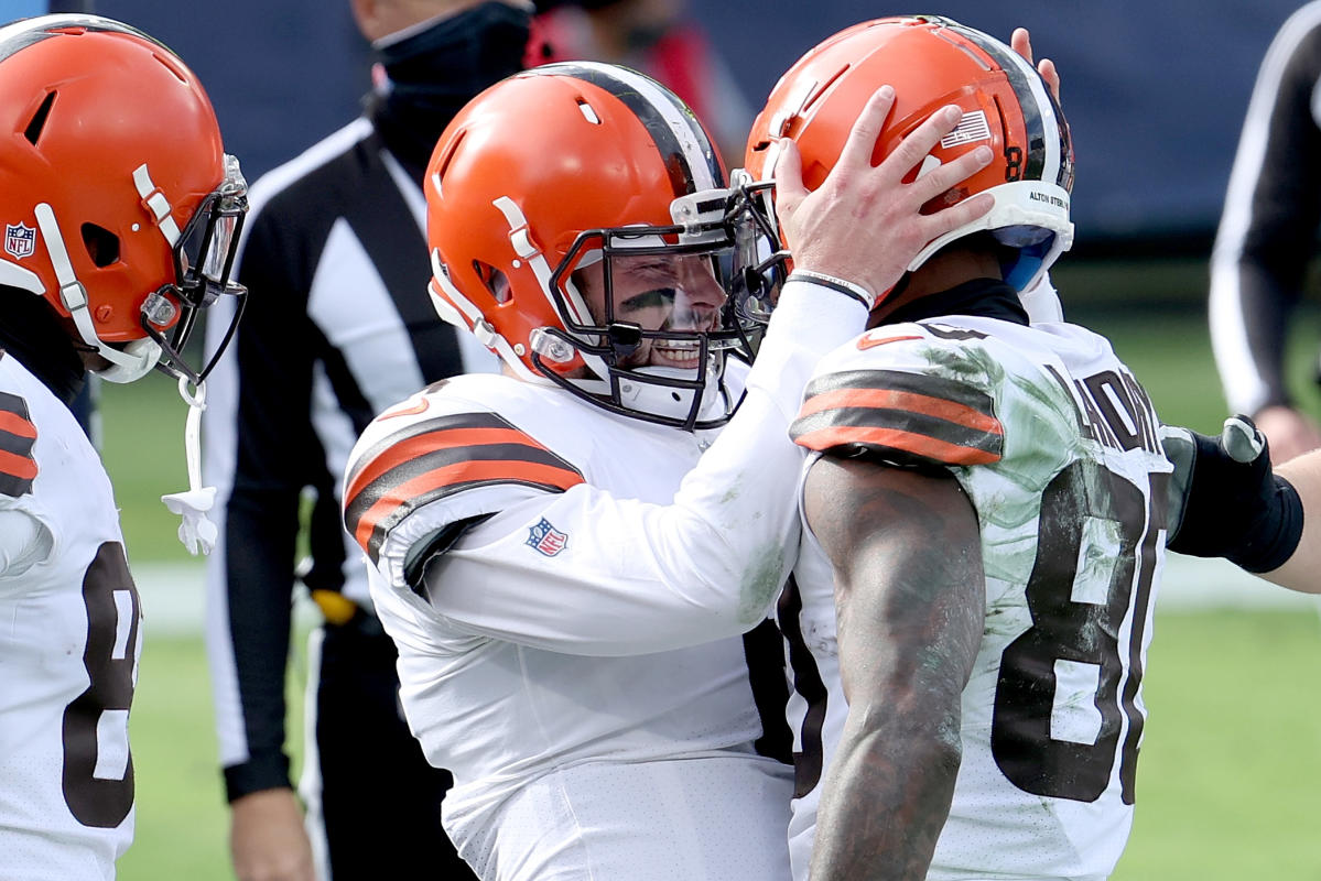 Mayfield throws 4 TDs in 1st half, Browns beat Titans 41-35