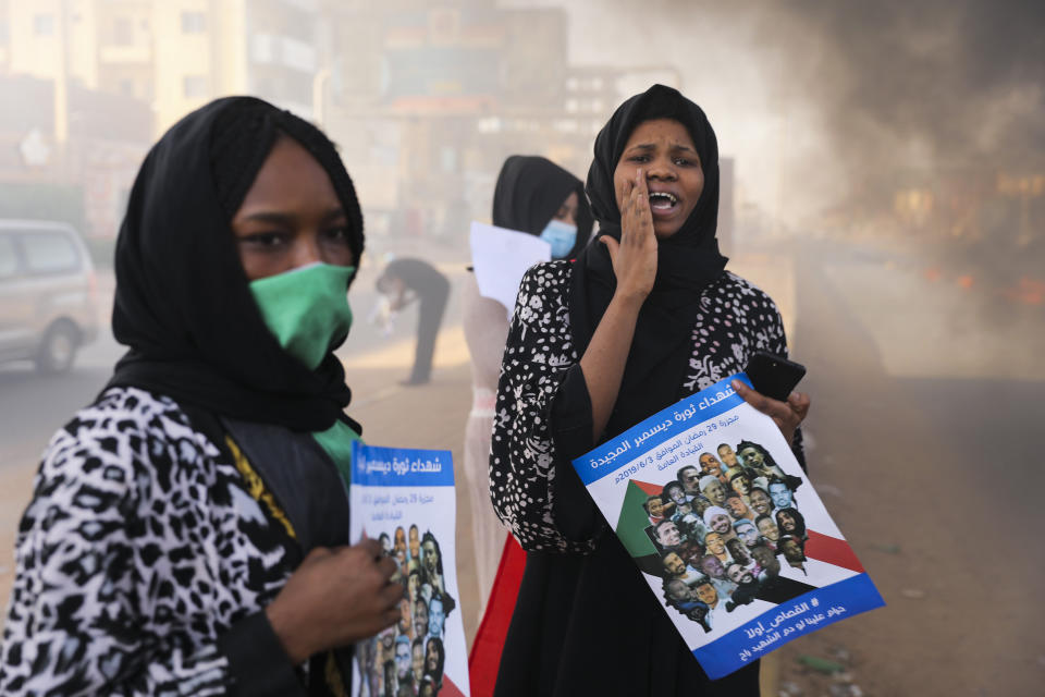 Sudanese women shout during a demonstration to commemorate the first anniversary of a deadly crackdown carried out by security forces on protesters during a sit-in outside the army headquarters, in Khartoum, Sudan, Wednesday, June 3, 2020. (AP Photo/ Marwan Ali)