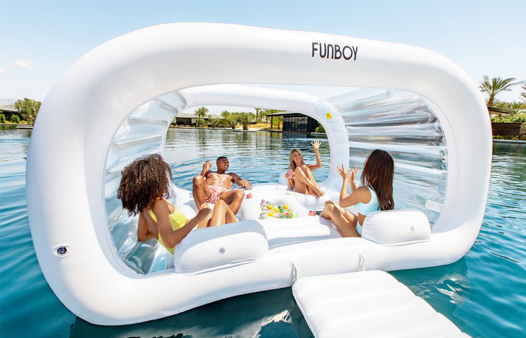 These Genius Wine Glasses Stick In The Sand And Float In The Pool