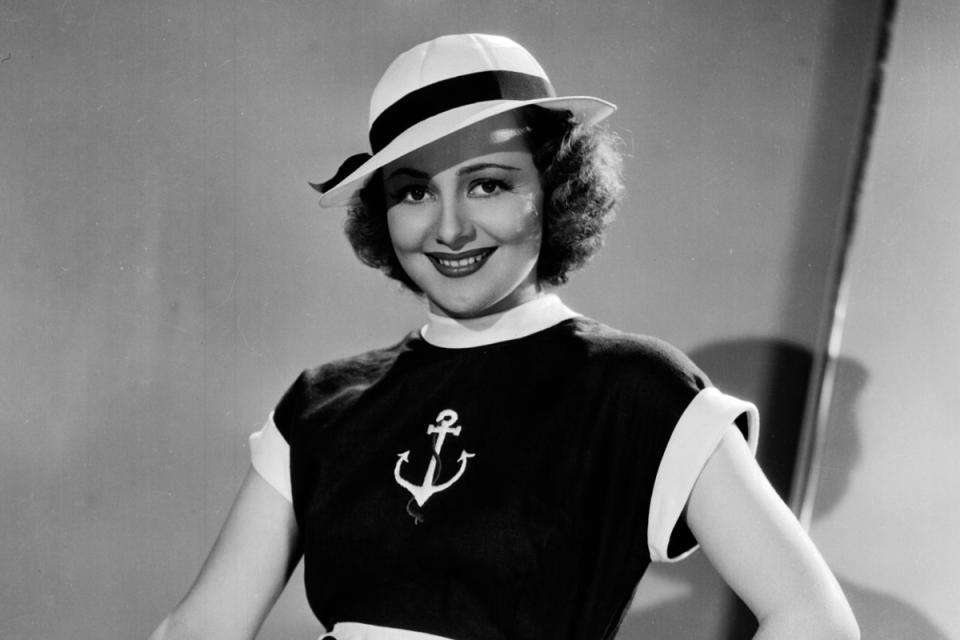 Olivia de Havilland ha fallecido a los 104 años. La intérprete debutó en el cine en 'Alibi Ike' (1935) y desde entonces su carrera fue imparable. Su muerte supone el final de una época, y es que ella ha sido la última gran estrella de la edad de oro de Hollywood. (Foto: John Kobal Foundation / Getty Images)