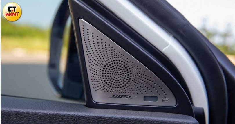 8支BOSE音響分布在車內，Richbass重低音揚聲器在後車廂底板下方。（圖／黃耀徵攝）
