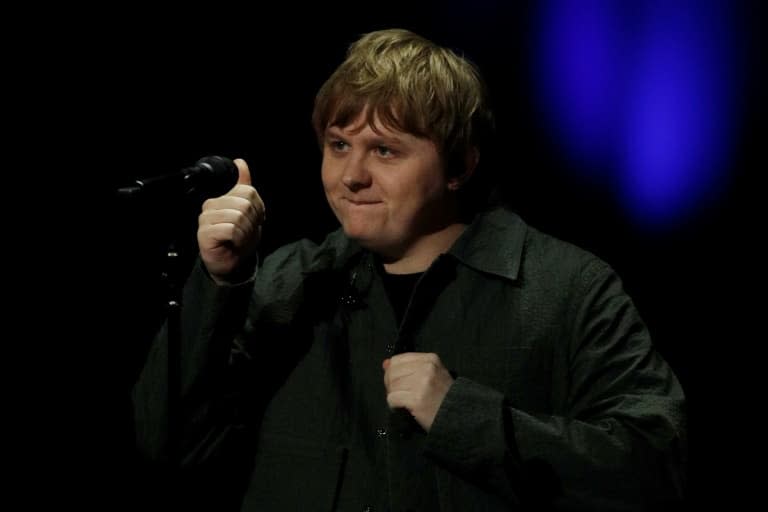 L'auteur-compositeur-interprète britannique Lewis Capaldi lors des BRIT Awards 2020, à Londres le 18 février 2020 - Adrian DENNIS © 2019 AFP