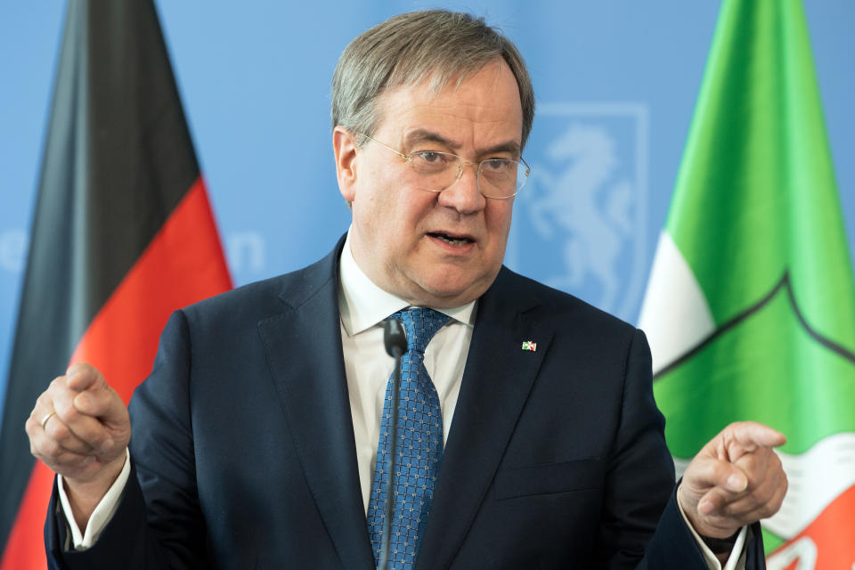 Armin Laschet (CDU), Ministerpräsident von Nordrhein-Westfalen, spricht während einer Pressekonferenz. (Bild: Federico Gambarini/dpa)