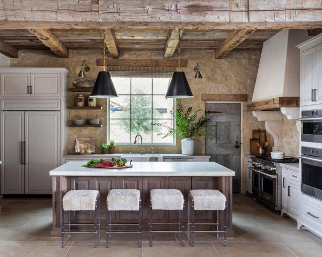 23 Farmhouse Kitchen Ideas to Add Rustic Charm in Modern Spaces