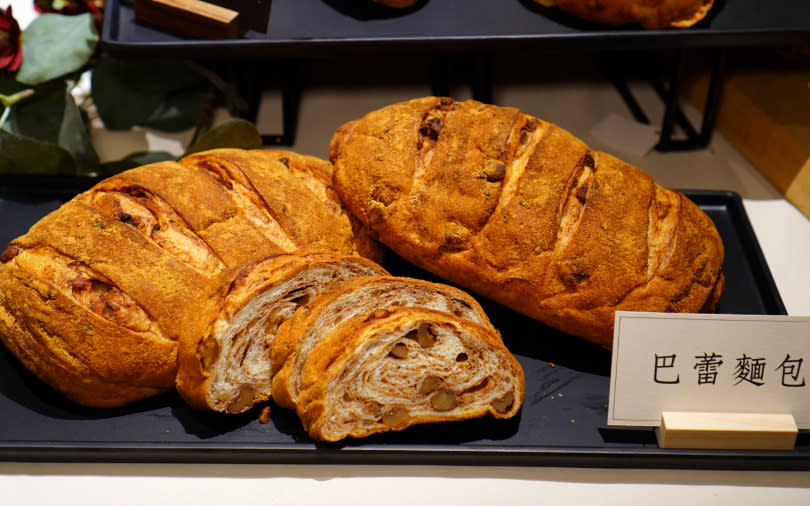   巴蕾麵包「黃豆核桃麵包」使用日本焙煎黃豆粉與核桃巧妙結合，濃厚風味與口感兼具。（120元）