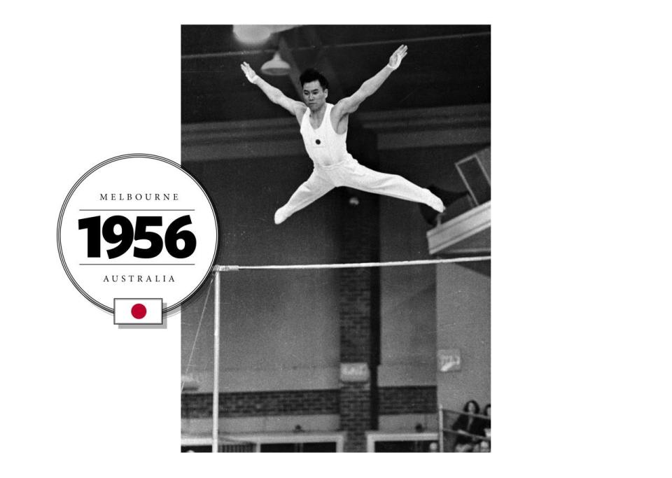 Le japonais Takashi Ono a opté pour un maillot de corps blanc tout simple orné du drapeau japonais sur le torse en 1956.