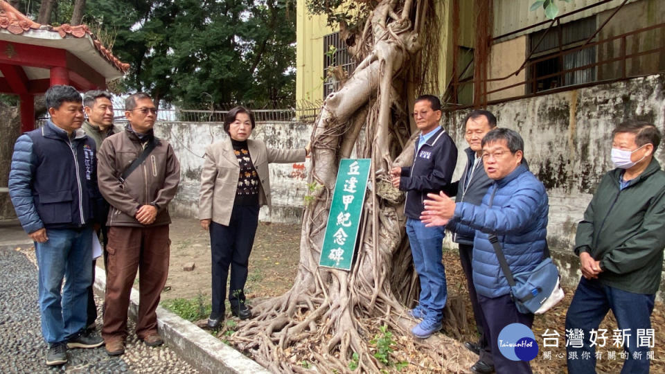 立委楊瓊瓔及市議員賴朝國邀集相關單位會勘潭子丘逢甲公園。