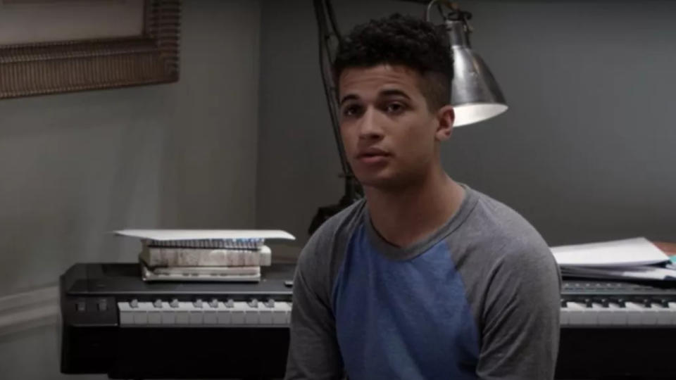 Jordan Fisher (Ian Johnson)