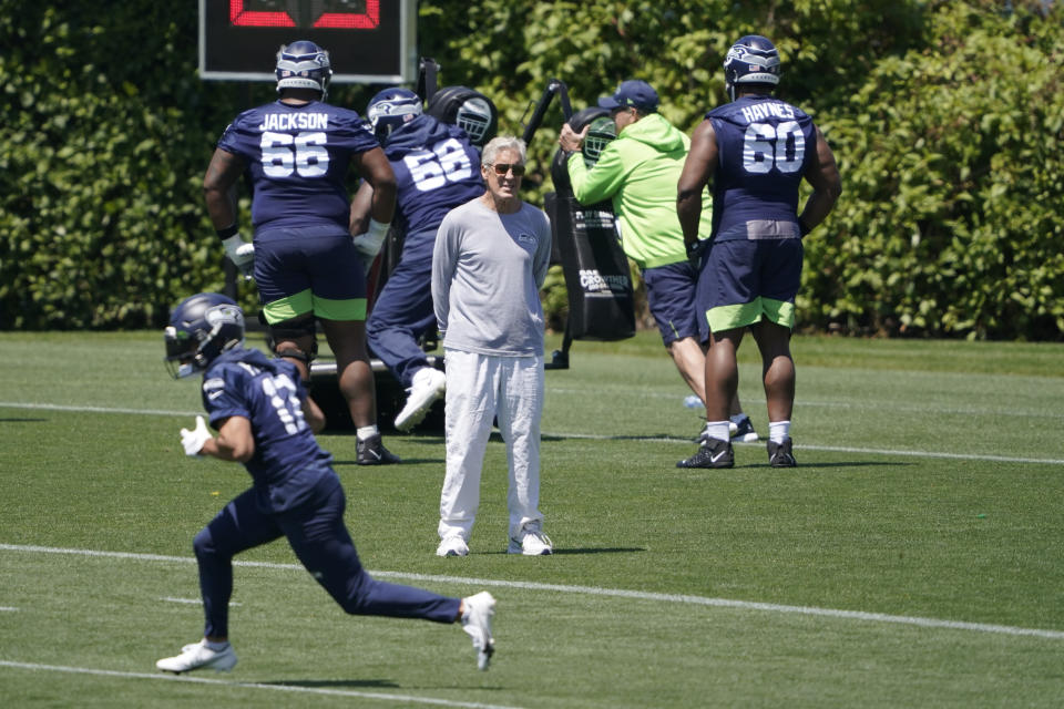 Seattle Seahawks head coach Pete Carroll, center, watches his NFL football practice Wednesday, June 16, 2021, in Renton, Wash. (AP Photo/Ted S. Warren)