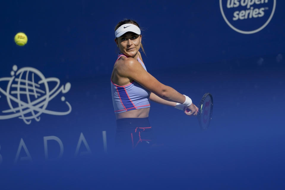 Paula Badosa, of Spain, prepares to hit a backhand to Coco Gauff, of the United States, at the Mubadala Silicon Valley Classic tennis tournament in San Jose, Calif., Friday, Aug. 5, 2022. (AP Photo/Godofredo A. Vásquez)