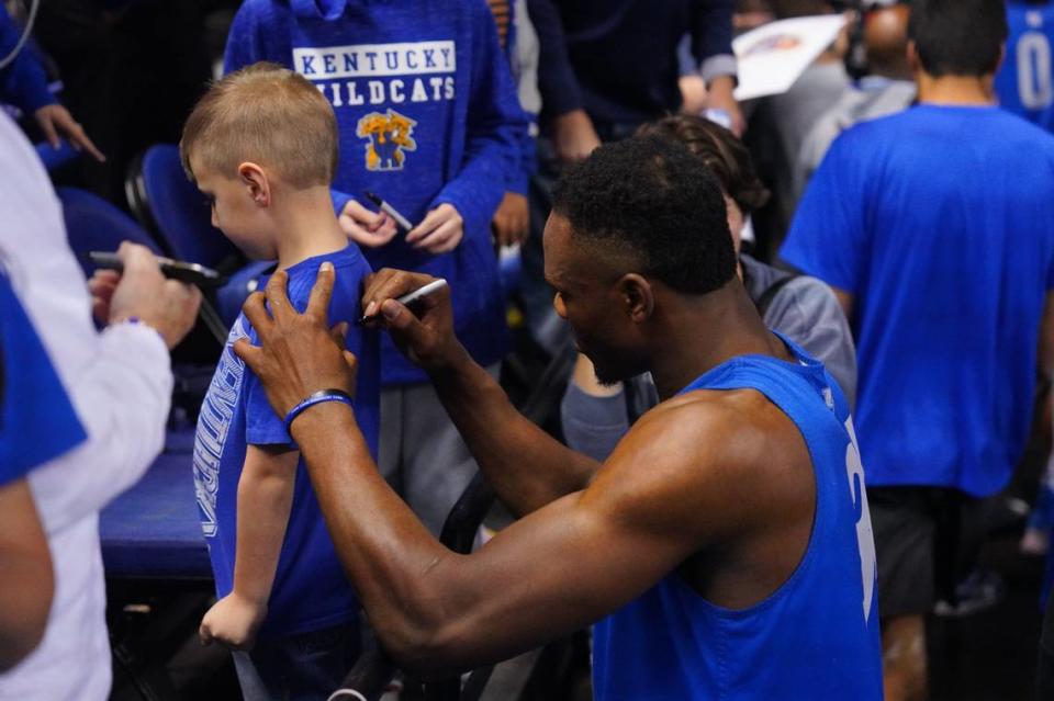 Kentucky’s Oscar Tshiebwe signs a T-shirt for a fan after the Wildcats’ practice at Greensboro Coliseum on Thursday.